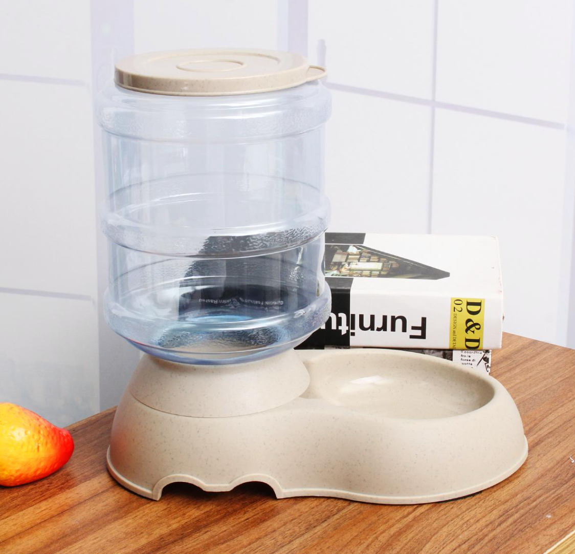 Automatic feeder for cats and dogs™